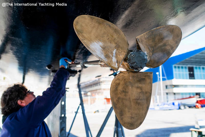 Application de l'antifouling pour hélice Crystal Prop